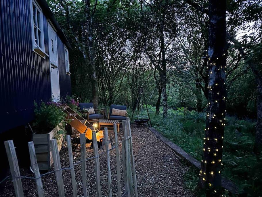Cornwall Woodland Shepherd'S Hut - Dennis Hut Bodmin Dış mekan fotoğraf